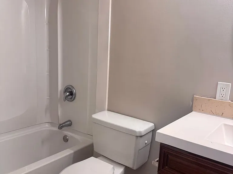 Ashley Place — Photo 11