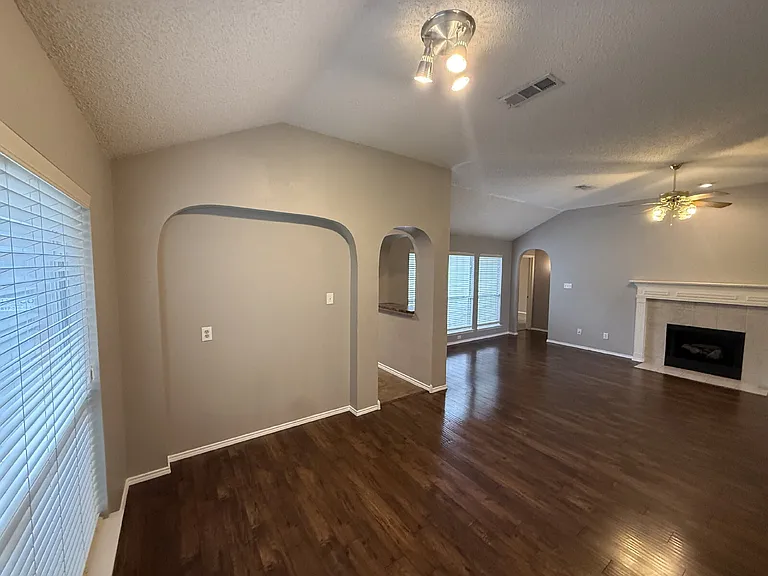 6105 Comfort Dr — Photo 9