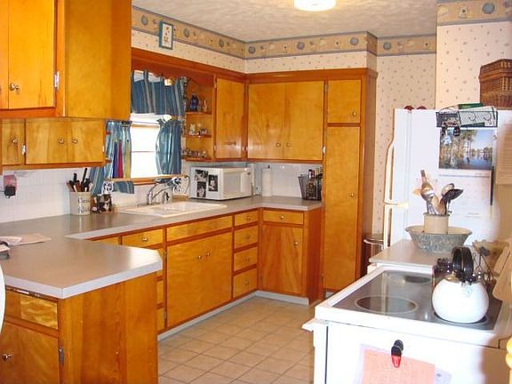 4th image of 905 N Hancock St