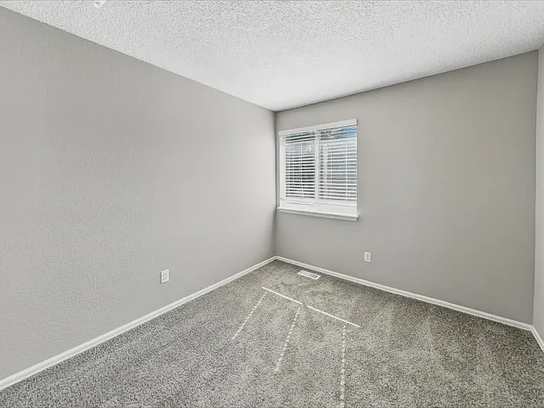 12724 Glencoe St — Photo 7