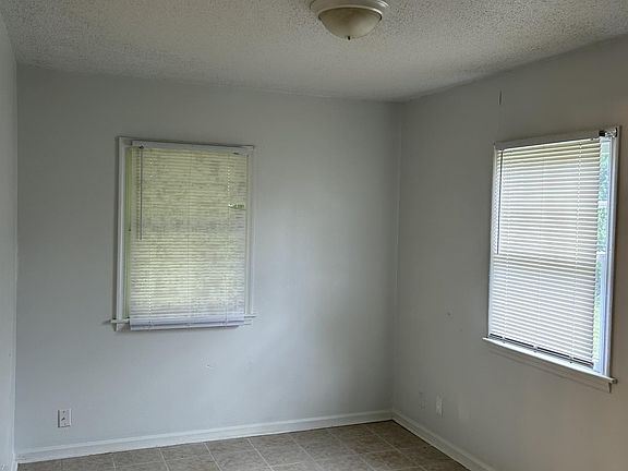 5th image of 3102 Azalea Dr #A