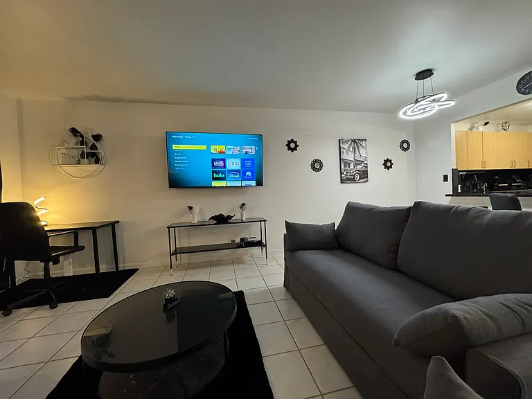 2301 Collins Ave #817 — Photo 9