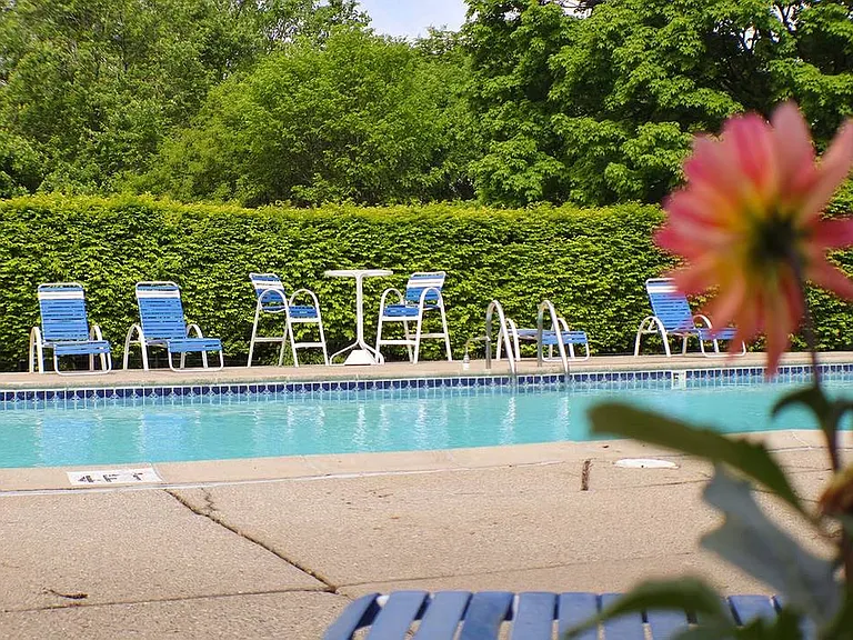 Creekside of Farmington Hills Apartments — Photo 24