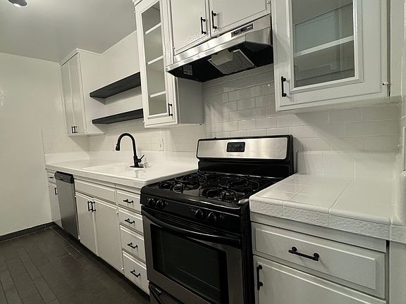 2nd image of 2010 N Beachwood Dr APT 209