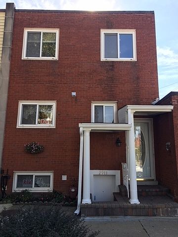 1st image of 2911 W Glenlake Ave