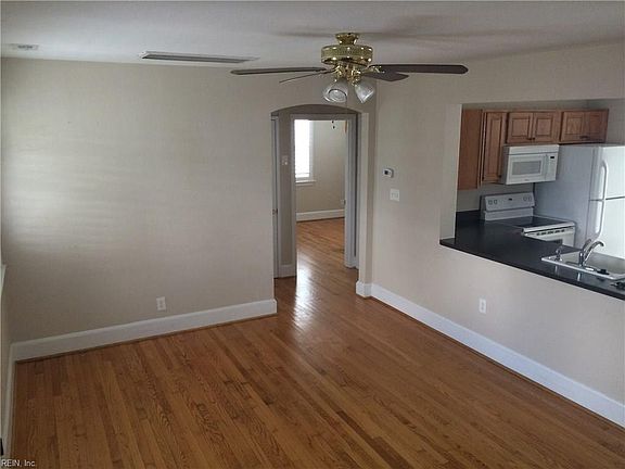 4th image of 1068 W Ocean View Ave
