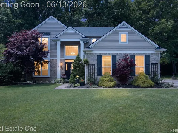 1972 Woodridge Ct, Highland, MI 48357