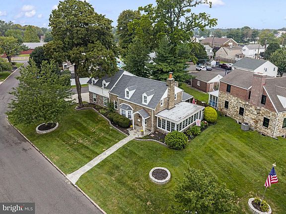 5th image of 79 Manor Cir