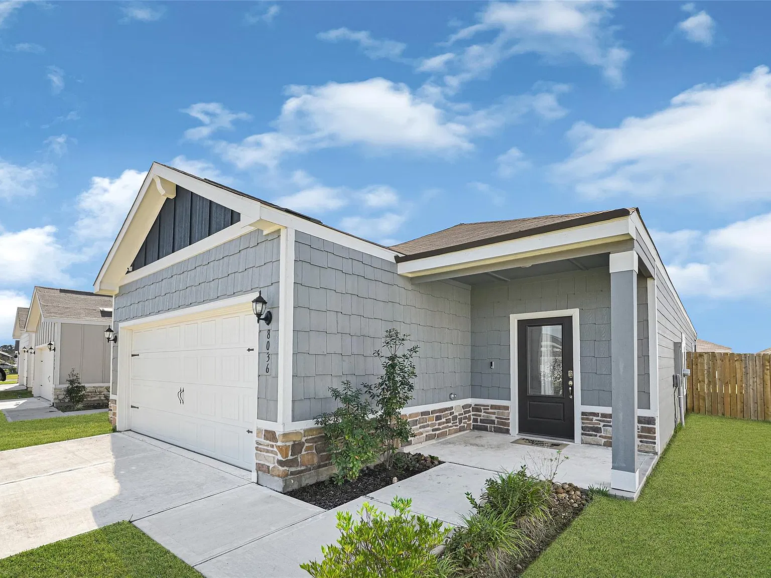 3 bed, 2.0 bath, 1571 sqft, $2,000 — Photo 3