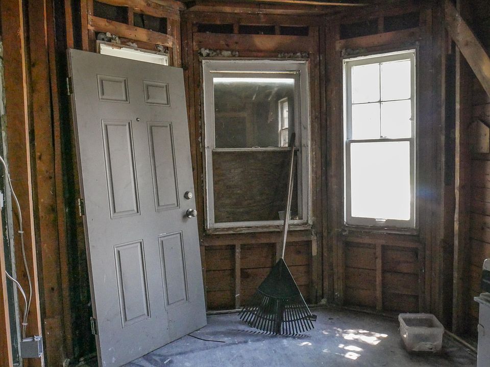 20525 Russell St, photo 9