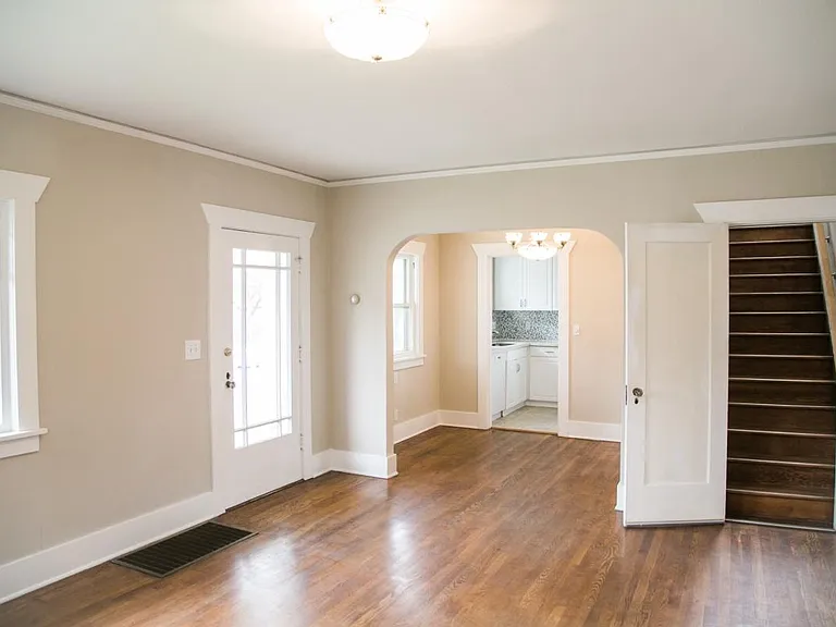 805 NE 70th Ave — Photo 3