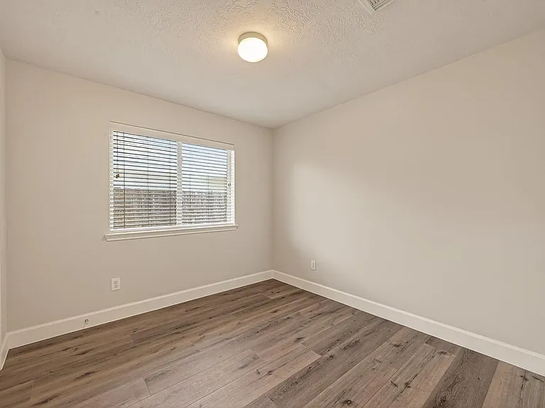6739 Windy River Ln — Photo 18