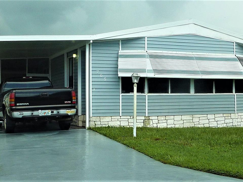 1st image of 705 Oleander Cir