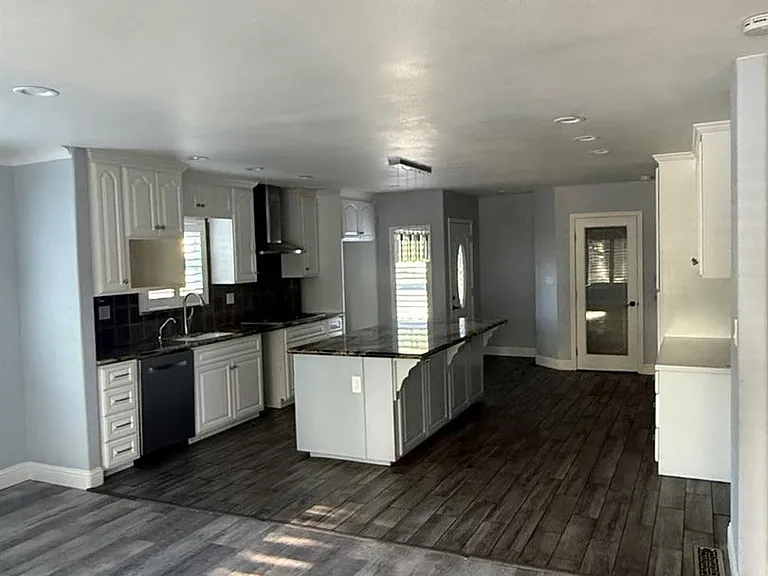 1436 Albany Ave — Photo 13