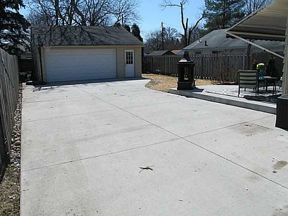 2nd image of 303 Vernis Pl