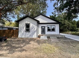 1007 E Broadway St, Gainesville, TX 76240