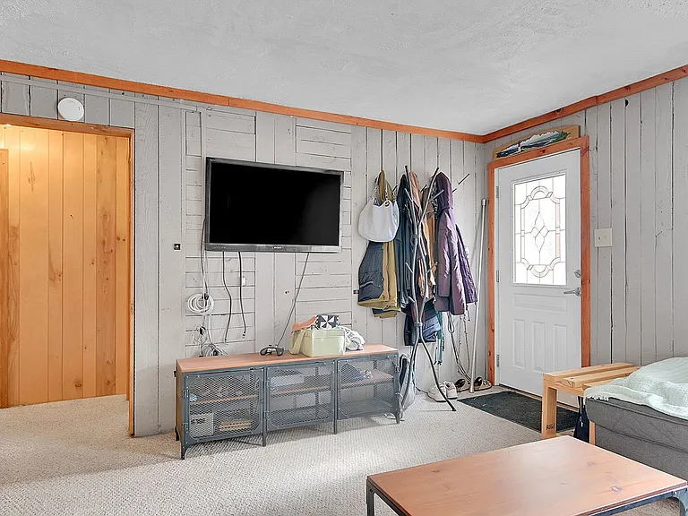 2027 Roland Dr — Photo 8