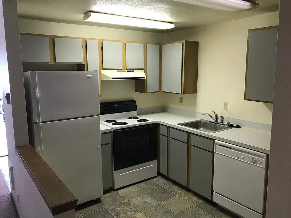 1230 Ash Ave #5