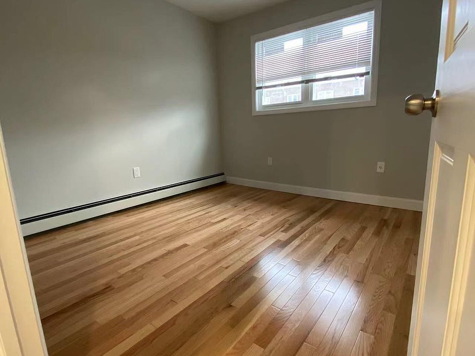 Master Bedroom (Bedroom #1)