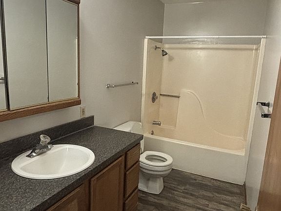 3rd image of 239 South St Unit 4