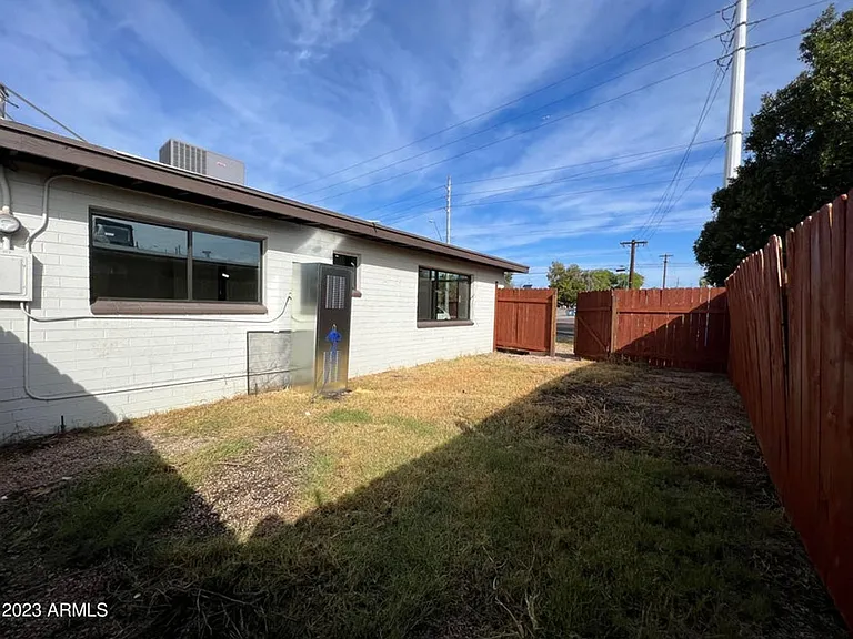 453 W University Dr — Photo 18