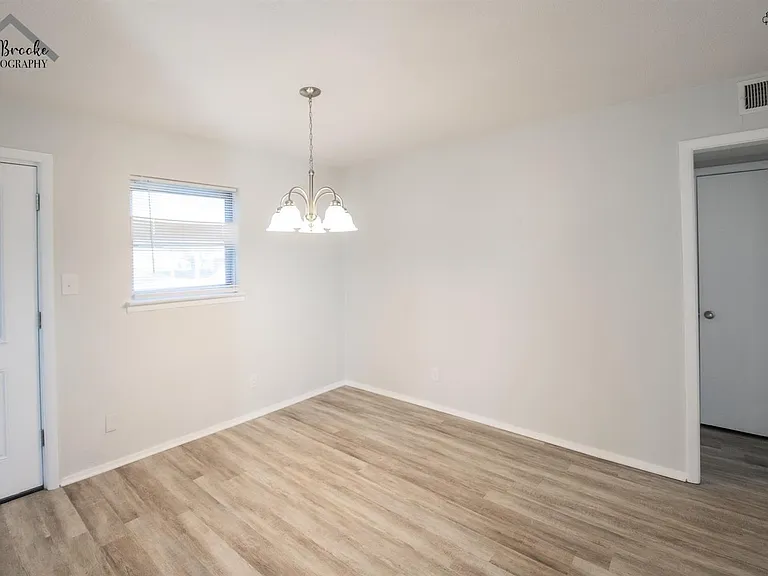 1020 W Cornelia Ave — Photo 22