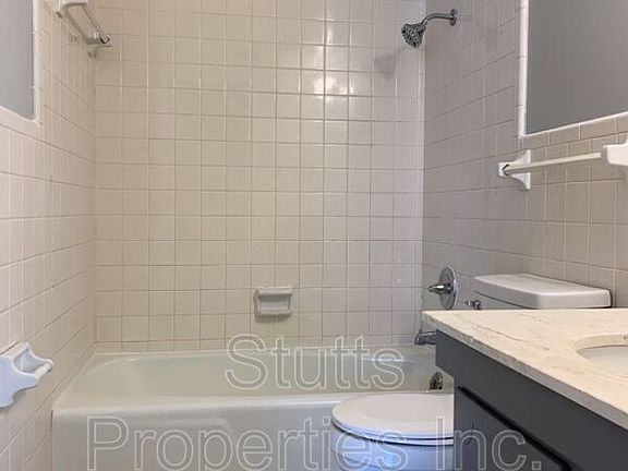 3rd image of 1975 Darby Dr APT A-6
