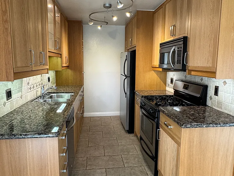 2250 S Beverly Glen Blvd #102 — Photo 7