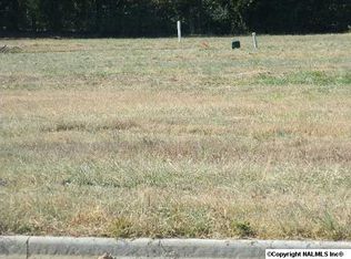 49 Cambridge Dr, Priceville, AL 35603