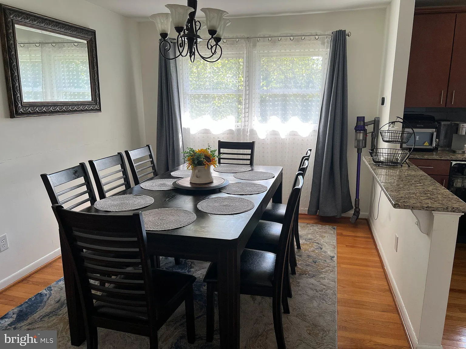 4 bed, 2.0 bath, 1814 sqft, $3,800 — Photo 3