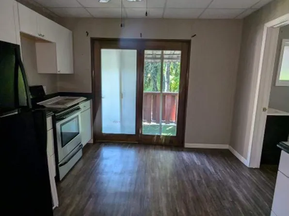 517 S 3rd St, Martins Ferry, OH 43935