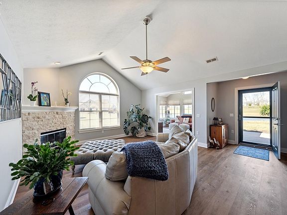 4th image of 2912 Villa Ct #B