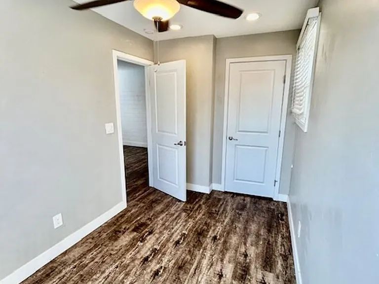 Beautiful Renovated 2bd with Yard — Photo 8