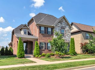 1054 Paddock Park Cir, Gallatin, TN 37066