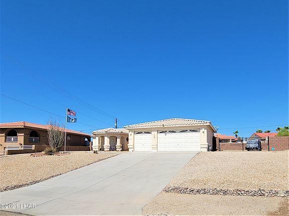 2nd image of 2715 Holiday Dr