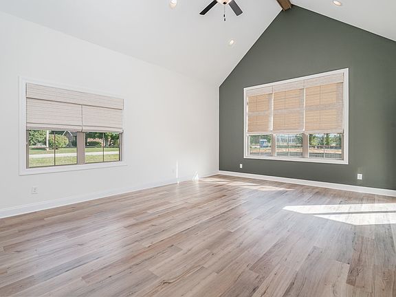 3rd image of 412 W Foxrun