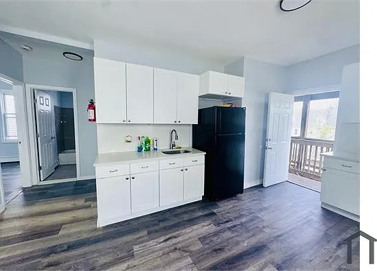 898 Hancock Ave #3 — Photo 5