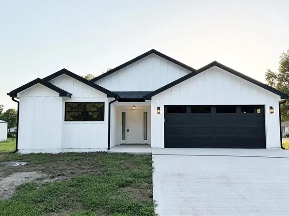 810 N Water St, Butler, MO 64730