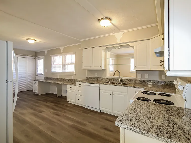 1634 Rhonda Ln — Photo 5