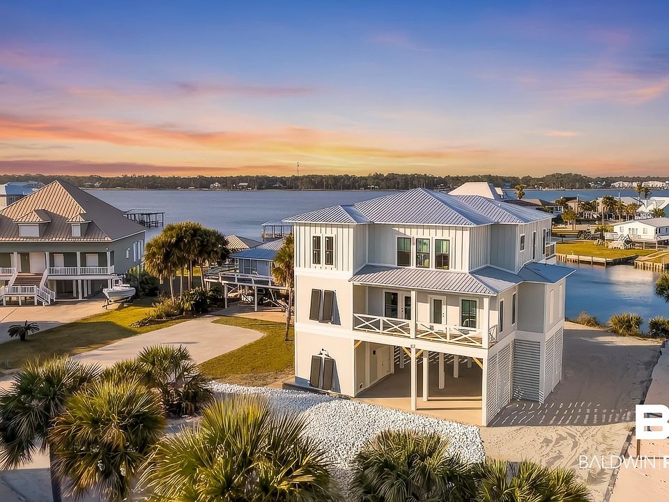 1st image of 912 Shoreland Dr