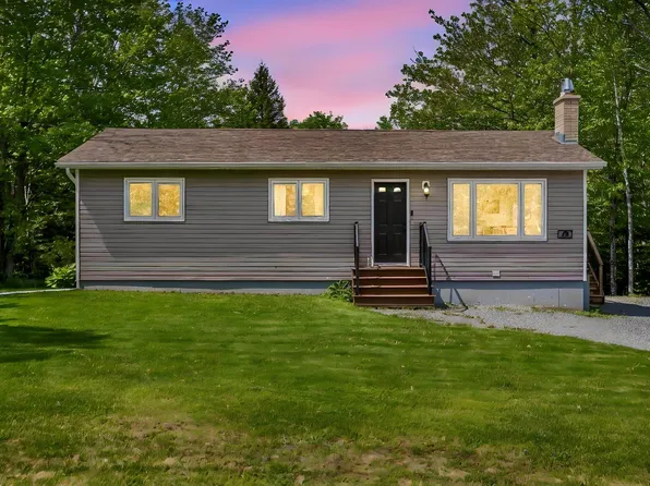 49 Rockwell Dr, Mount Uniacke, NS B0N 1Z0