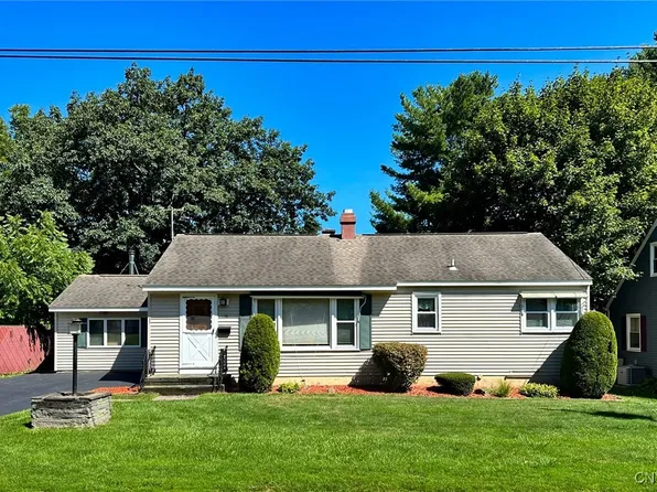 12 Edgewood Dr, Whitesboro, NY 13492