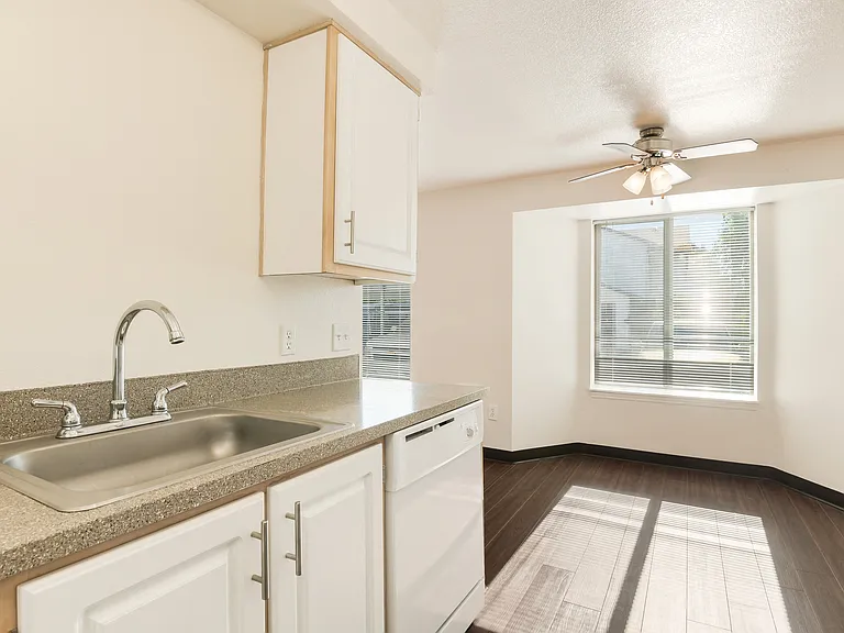 Park Avenue Village Apartments — Photo 14