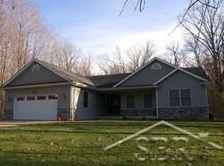 983 Crooked Tree Ln, Midland, MI 48640