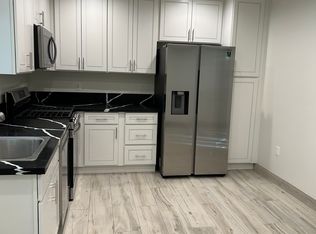 23112 Mulholland Dr, Woodland Hills, CA 91364