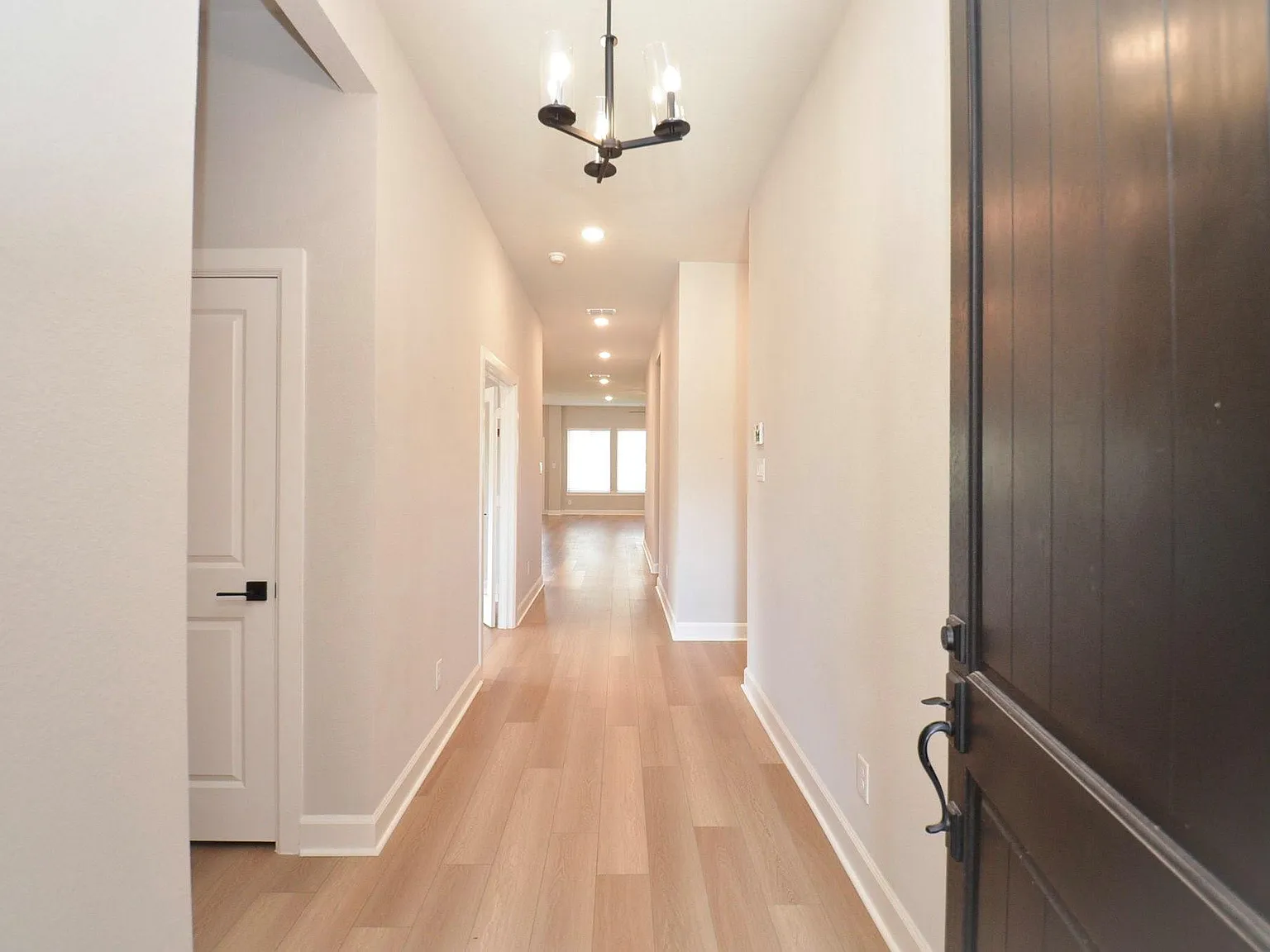 4 bed, 3.0 bath, 2426 sqft, $3,200 — Photo 3