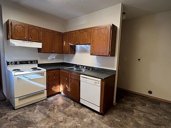 4th image of 902 Park St