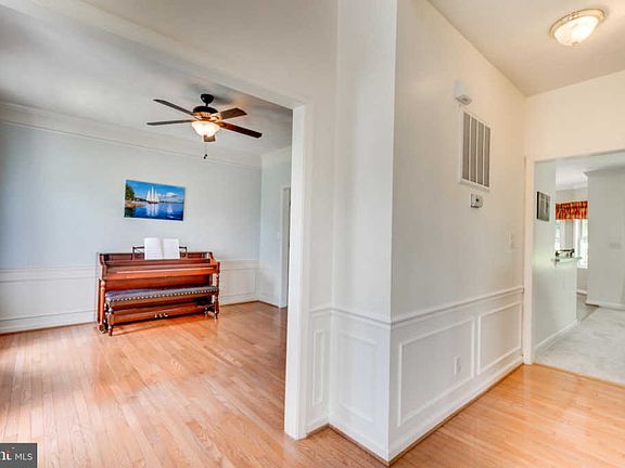 3rd image of 11305 Silverleaf Ln
