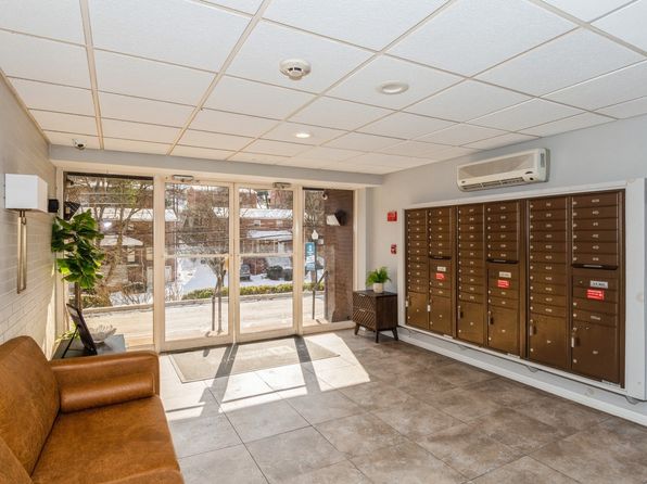 195 Mount Lebanon Blvd APT 202