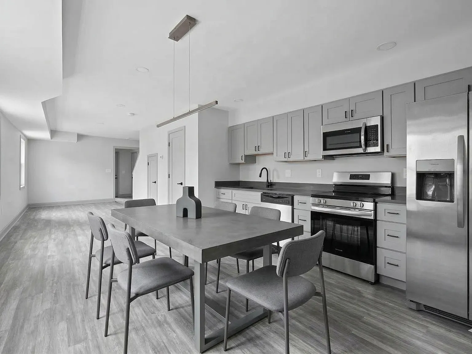 3 bed, 1.5 bath, 1800 sqft, $892 — Photo 2
